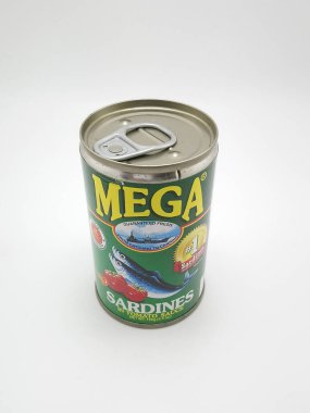 MANILA, PH - SEPT 25 - Mega domates soslu sardalyalar 25 Eylül 2020 'de Manila, Filipinler' de.