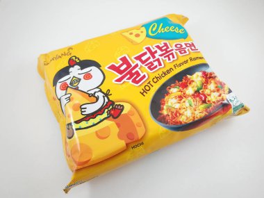MANILA, PH - 25 SEPT - Samyang Sıcak Tavuklu Peynirli Ramen 25 Eylül 2020, Manila, Filipinler.