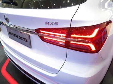 MANDALUYONG, PH - MAR 3 - Morris 3 Mart 2019 tarihinde Mandaluyong, Filipinler 'de RX5 spor araç garajı.