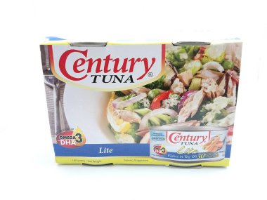 MANILA, PH - OCT 10 - 10 Ekim 2020 'de Filipinler, Manila' da bitkisel yağda yüzyıllık ton balığı pulları.