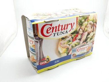 MANILA, PH - OCT 10 - 10 Ekim 2020 'de Filipinler, Manila' da bitkisel yağda yüzyıllık ton balığı pulları.