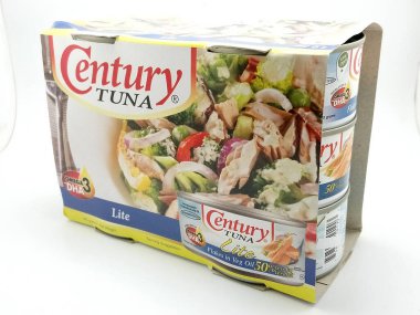 MANILA, PH - OCT 10 - 10 Ekim 2020 'de Filipinler, Manila' da bitkisel yağda yüzyıllık ton balığı pulları.