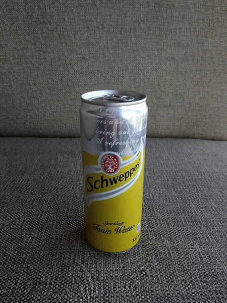 Manila Oct Schweppes Mousserande Tonic Water Can Den Oktober 2020 — Stockfoto