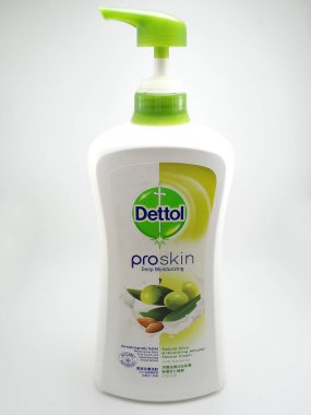 MANILA, PH - OCT 11 - Dettol pro skin natural zeytin ve besleyici badem duş kremi 11 Ekim 2020, Manila, Filipinler.