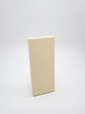 Küçük boş bej kutu karton paketleme kullanımı küçük ögeler koymak için