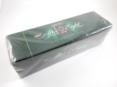 MANILA, PH - OCT 14 - 14 Ekim 2020 'de Manila, Filipinler' de sekiz naneli çikolata inceltmesinden sonra Nestle.