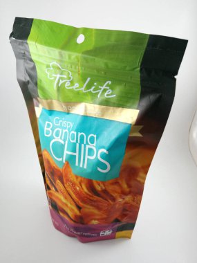 MANILA, PH - OCT 14 - 14 Ekim 2020 'de Manila, Filipinler' de ev yapımı gevrek muz cipsi.