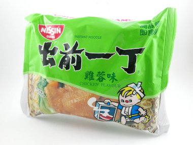 MANILA, PH - 14 Ekim 2020 'de Filipinler' in Manila şehrinde Nissin ramen eriştesi.