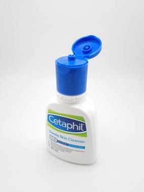 MANILA, PH - OCT 14 - Cetaphil nazik cilt temizleyici yüz ve vücut 14 Ekim 2020 tarihinde Manila, Filipinler.