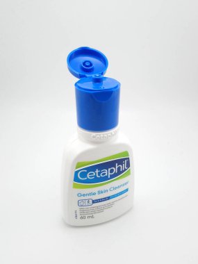 MANILA, PH - OCT 14 - Cetaphil nazik cilt temizleyici yüz ve vücut 14 Ekim 2020 tarihinde Manila, Filipinler.