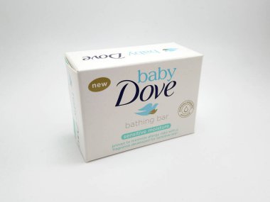 MANILA, PH-OCT 14 - 14 Ekim 2020 'de Filipinler' in Manila şehrinde bebek güvercin banyo barında hassas nem.