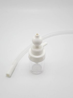 Burun temizleyici tüp tipi sümük emmek için kullanılır.