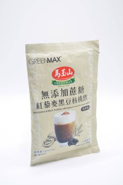 22 Şubat 2025 tarihinde Manila, Filipinler 'de Manila' da, MANILA, PH-FEB 22 - Yeşil Maksimum Şekersiz Kırmızı kinoa ve ceviz gevreği ile kara soya fasulyesi eklendi. Greenmax Tayvan 'da bir yemek üreticisi..