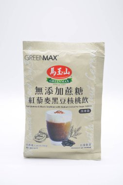 22 Şubat 2025 tarihinde Manila, Filipinler 'de Manila' da, MANILA, PH-FEB 22 - Yeşil Maksimum Şekersiz Kırmızı kinoa ve ceviz gevreği ile kara soya fasulyesi eklendi. Greenmax Tayvan 'da bir yemek üreticisi..