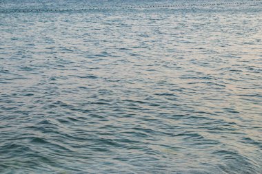 Mavi deniz yumuşak dalgalar, doğal doku, izole doğa arka plan