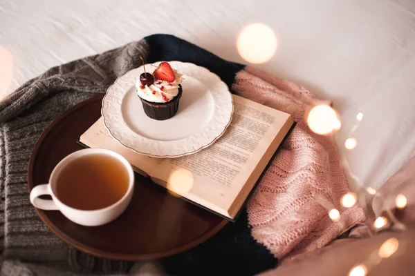 Cup Green Tea Tasty Cupcake Open Book Knitted Sweater Bed — Stock Photo, Image