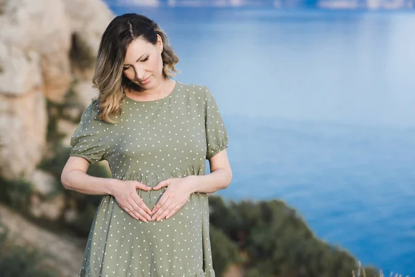 Pregnant Woman Wearing Dress Posing Outdoors Nature Background Motherhood Maternity — Stock Photo, Image