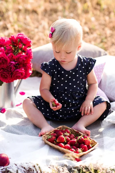 Cute Baby Girl Year Old Eating Strawberry Outdoors Summer Season — Stock Photo, Image