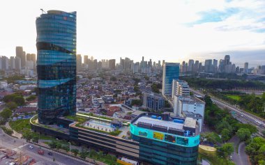 Jakarta Endonezya - 17 Haziran 2020: Jakarta, BNI Tower Jakarta Urban City of Endonezya 'dan havadan görüş. Şehir manzarası Endonezya, Jakarta 'nın Simgesi