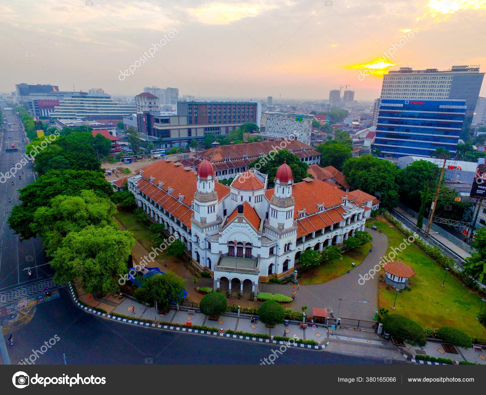 Monumento Tugu Muda Museo Lawang Sewu Como Los Dos Iconos — Foto