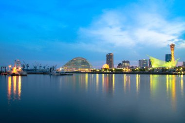 15 Mayıs 2018 Hyogo, Japonya: Kobe habor, Japonya akşam. Kobe Limanı bir alışveriş ve eğlence bölgesi.