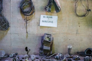 17 Nisan 2018 Yogyakarta: 2010 'da Merapi volkanı patlamasının ardından ev. Endonezya' da tarihi öğrenim için nesneler sergilendi.