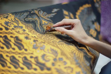 Surakarta, Endonezya - 7 Ağustos 2020: Kumaşın batik arka planı. Batik Tulis çizimi