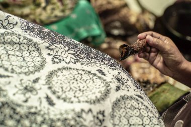 Surakarta, Endonezya - 7 Ağustos 2020: Kumaşın batik arka planı. Batik Tulis çizimi