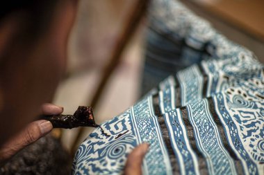 Surakarta, Endonezya - 7 Ağustos 2020: ünlü batik üretim süreci