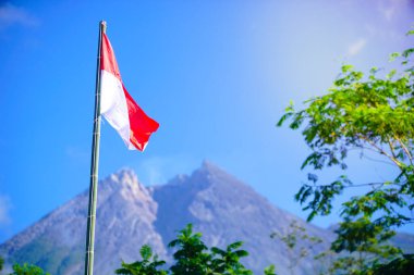 Endonezya Bayrağı, Endonezya Bağımsızlık Günü Merapi Dağı arkaplanlı