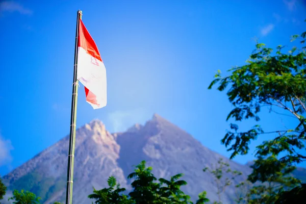 Bandera Indonesia Día Independencia Indonesia Con Fondo Merapi — Foto de Stock