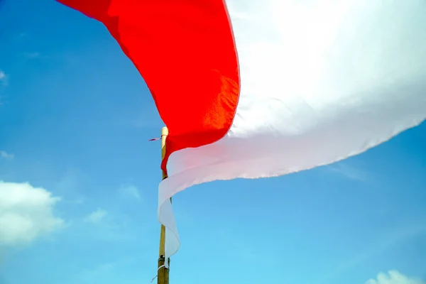 Yogyakarta Června 2020 Indonéská Vlajka Modrým Nebem Pozadí Merah Putih — Stock fotografie