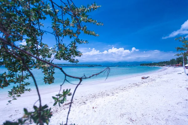 Індонезія Червня 2020 Тропічний Острів Білим Піщаним Пляжем Блакитними Прозорими — стокове фото