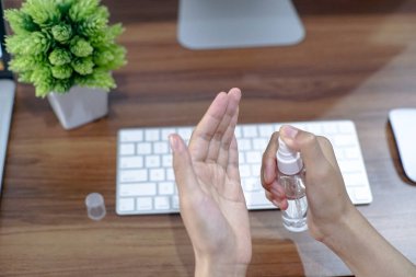 Bali Endonezya 22 Haziran 2020: El Dezenfektanı, Çalışma Alanından Çalışma Konsepti