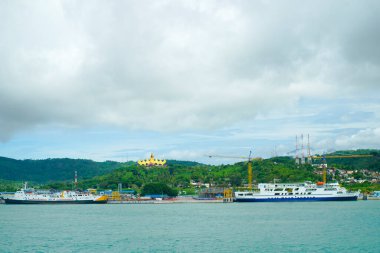31 Mart 2018 Lampung, Endonezya: Feribot Bakahueni Lampung 'a demir attı