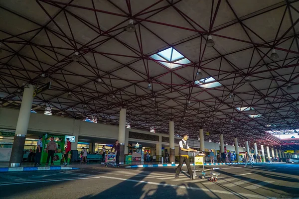 Сурабая Индонезия Июня 2020 Года Пассажир Ожидающий Регистрации Международном Аэропорту — стоковое фото