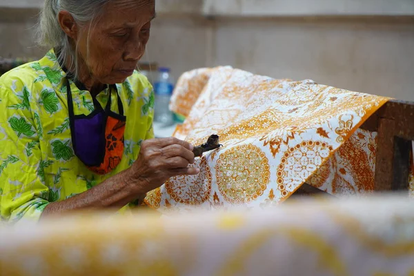 Surakarta Indonesia Agosto 2020 Canto Con Fondo Batik Dorado Sobre — Foto de Stock