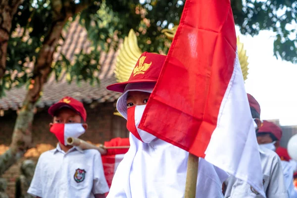 Indonesia August 2020 Student Holding Indonesian Flag Indonesia Independence Day — Stock Photo, Image