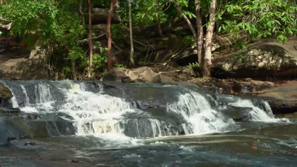 Красивий Водоспад Лісовій Національний Парк Таїланду Srisaket — стокове відео