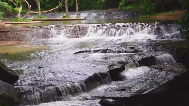 Güzel Şelale Milli Parkı Ormandaki Srisaket Tayland — Stok video