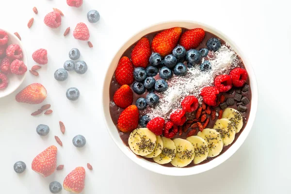 Üstten Görünüm, chia s ile Acai Berry superfoods smoothies beyaz kase