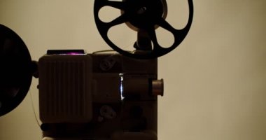 8 mm film projektörü retro oynuyor. Vintage projektör, 4k Dci