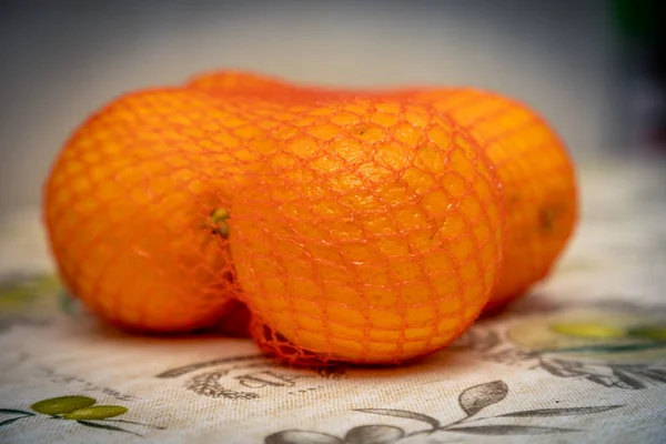 Laranjas Estão Sobre Mesa — Fotografia de Stock