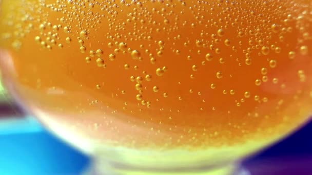 Газированная Оранжевая Вода Пузырьки Соды Правило Вершине — стоковое видео