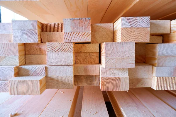 Belki Drewna Sosnowego Klejone Drewnianych Okien Zbliżenie — Zdjęcie stockowe