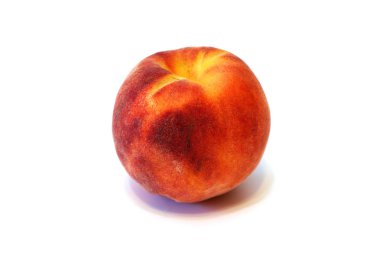 Beyaz arka planda sulu taze şeftali izole yakın