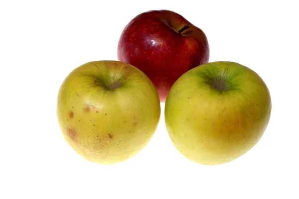 Manzanas Amarillas Rojas Sobre Fondo Blanco Aisladas — Foto de Stock