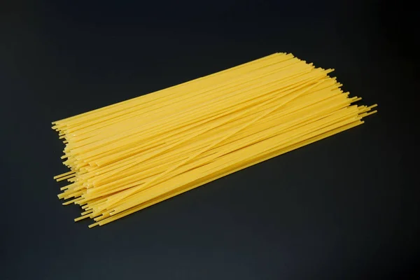 Spagetti Sötét Szürke Háttér Közelről — Stock Fotó