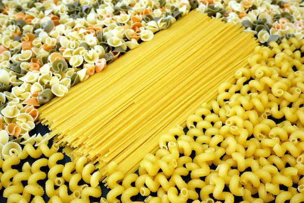 Diferentes Tipos Macarrão Fechar Fundo Espaguete Cavatappi — Fotografia de Stock