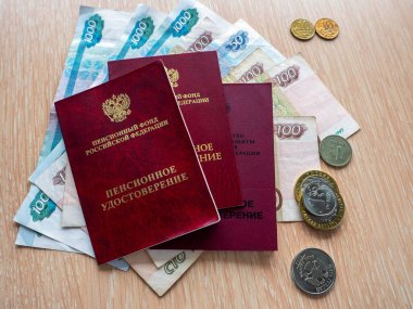 Rus parasında üç emekli maaşı sertifikası var. Metal rubleye yakın. Emeklilik maaşlarının alımı ve dağıtımı.